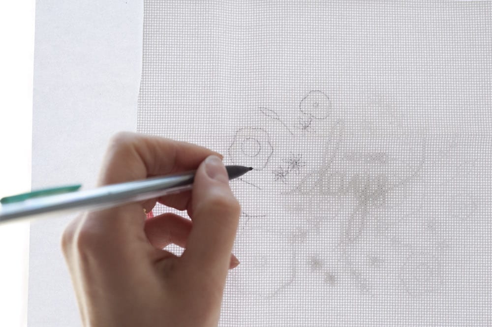 cadre broderies fleurs