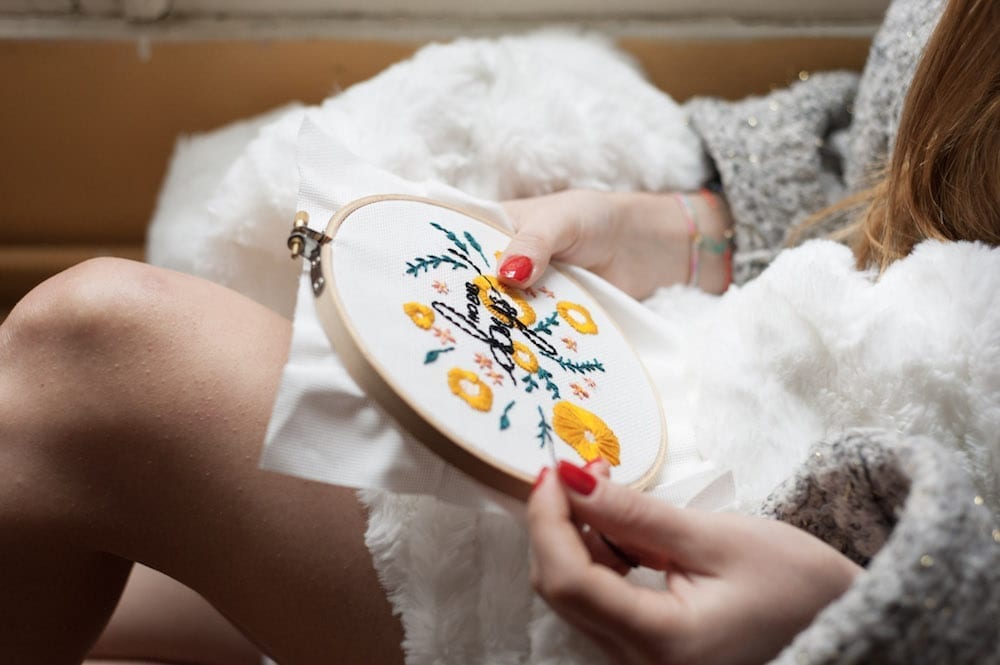 cadre broderies fleurs